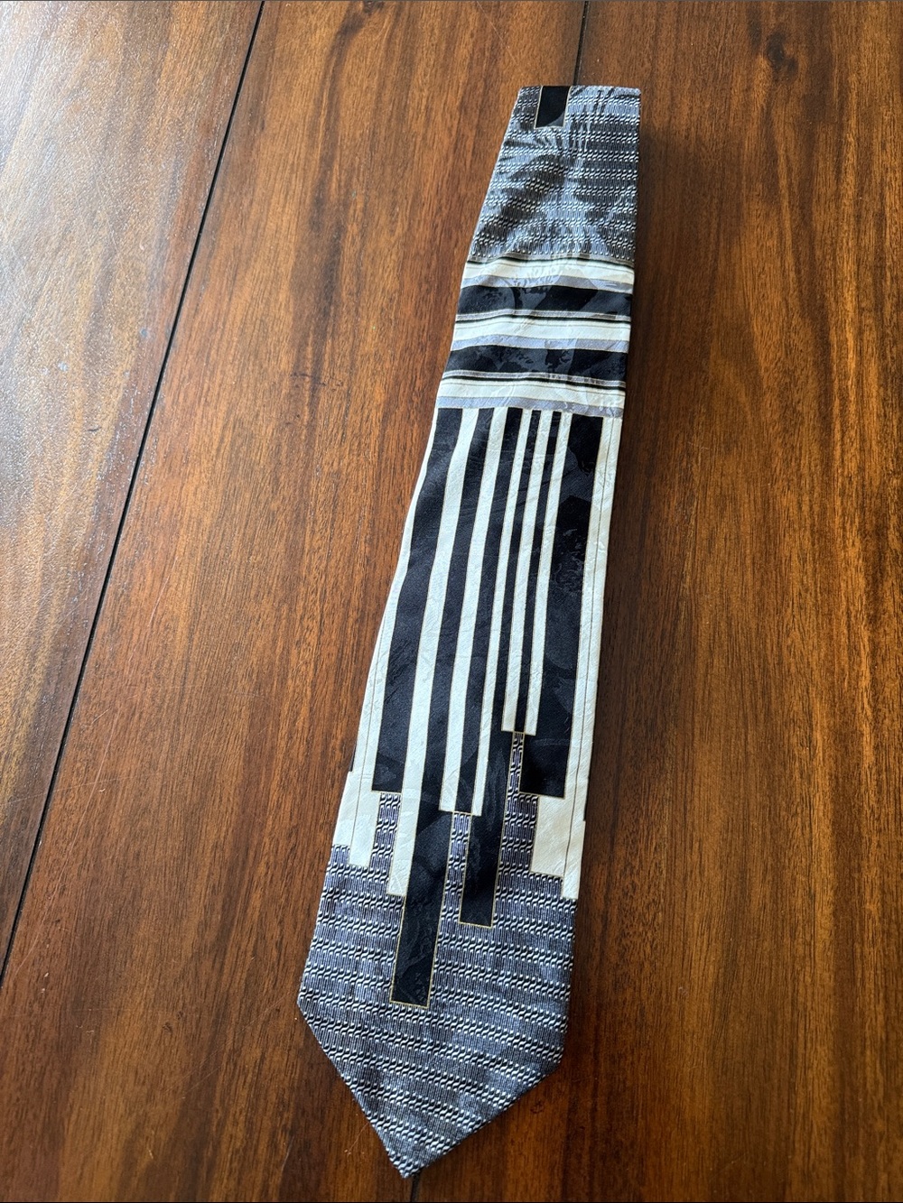 Alexander Lloyd Men's Black and Gray Striped Geometric Silk Tie
